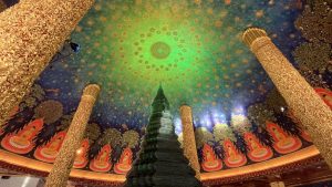 バンコク観光で外せない！エメラルドの天井画で有名なワット・パクナム