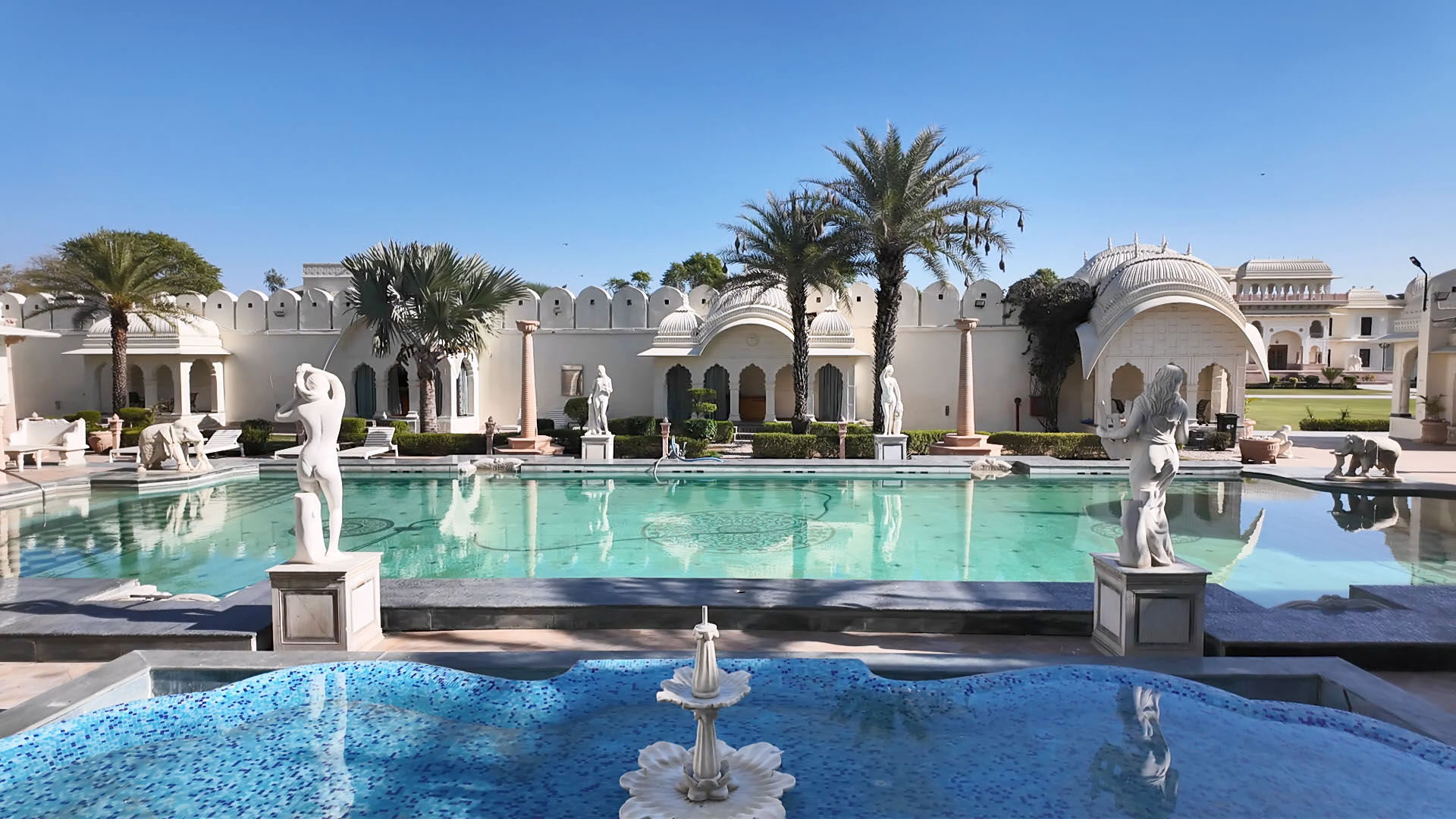 シブ・ヴィラス・リゾート　ジャイプールインドの宮殿ホテル