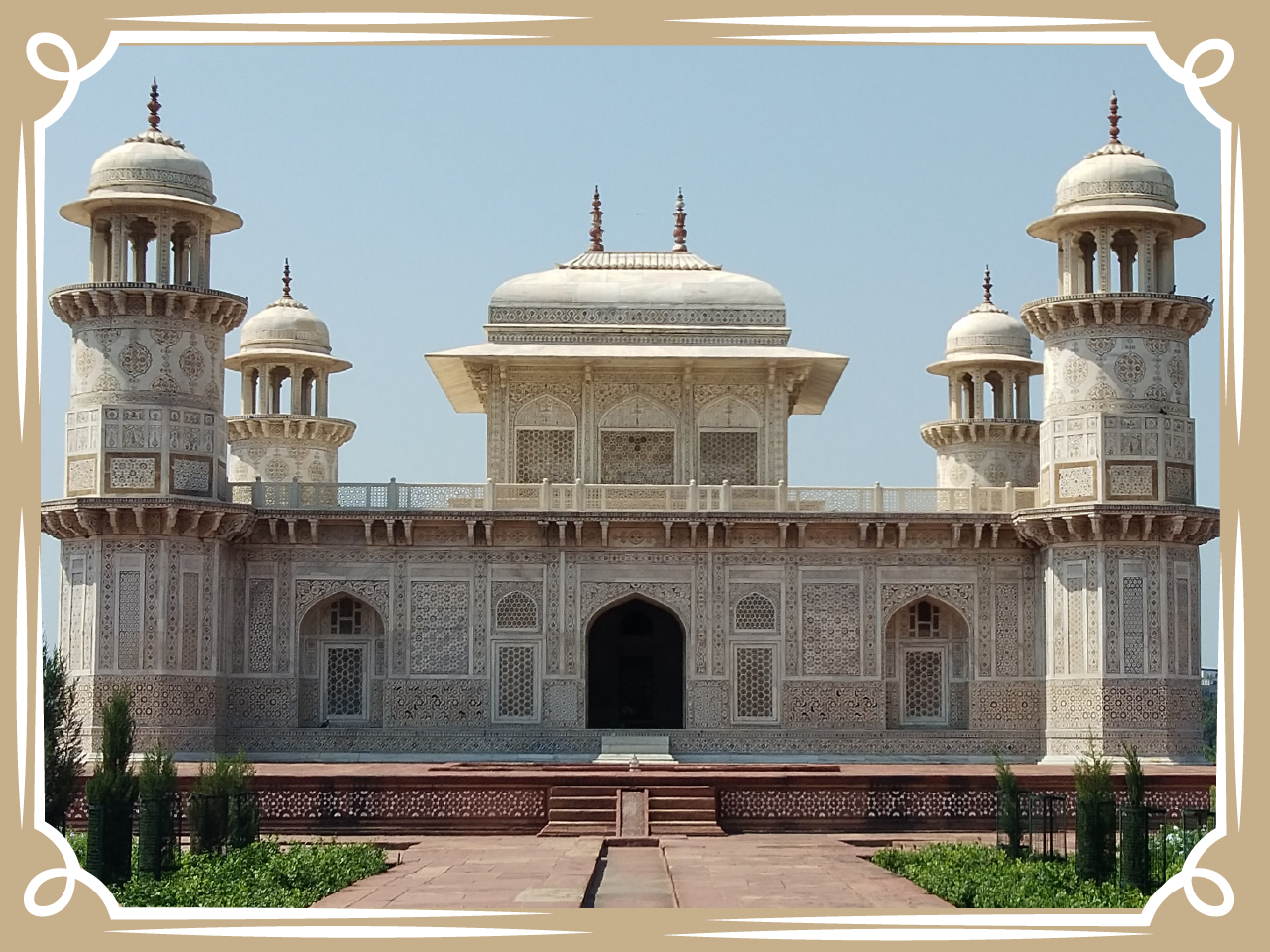 ベビータージ　イティマード・ウッダウラ廟